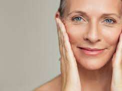 Gwyneth Paltrow’s Cosmetic Secrets: The Art of Aging Gracefully